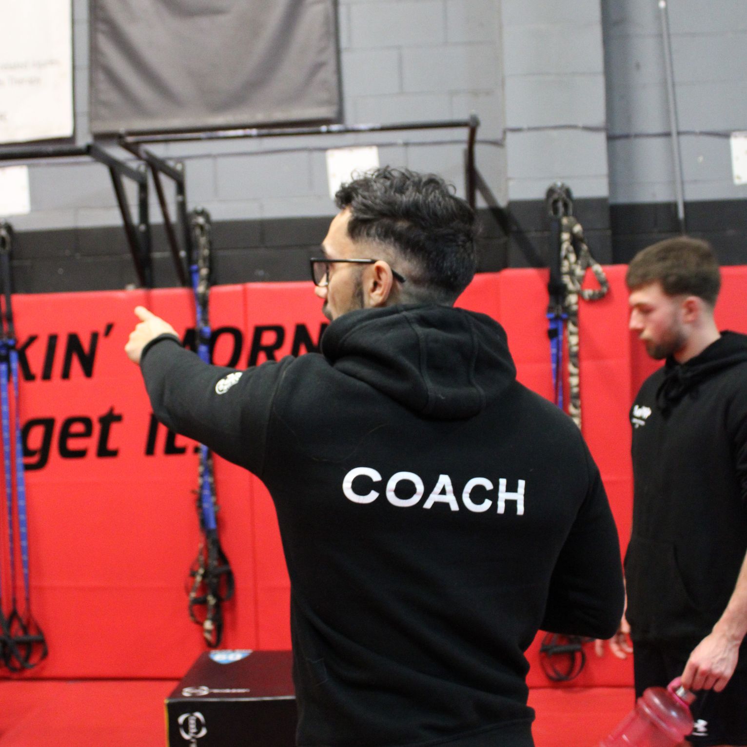 A full calisthenics class at CaliFit