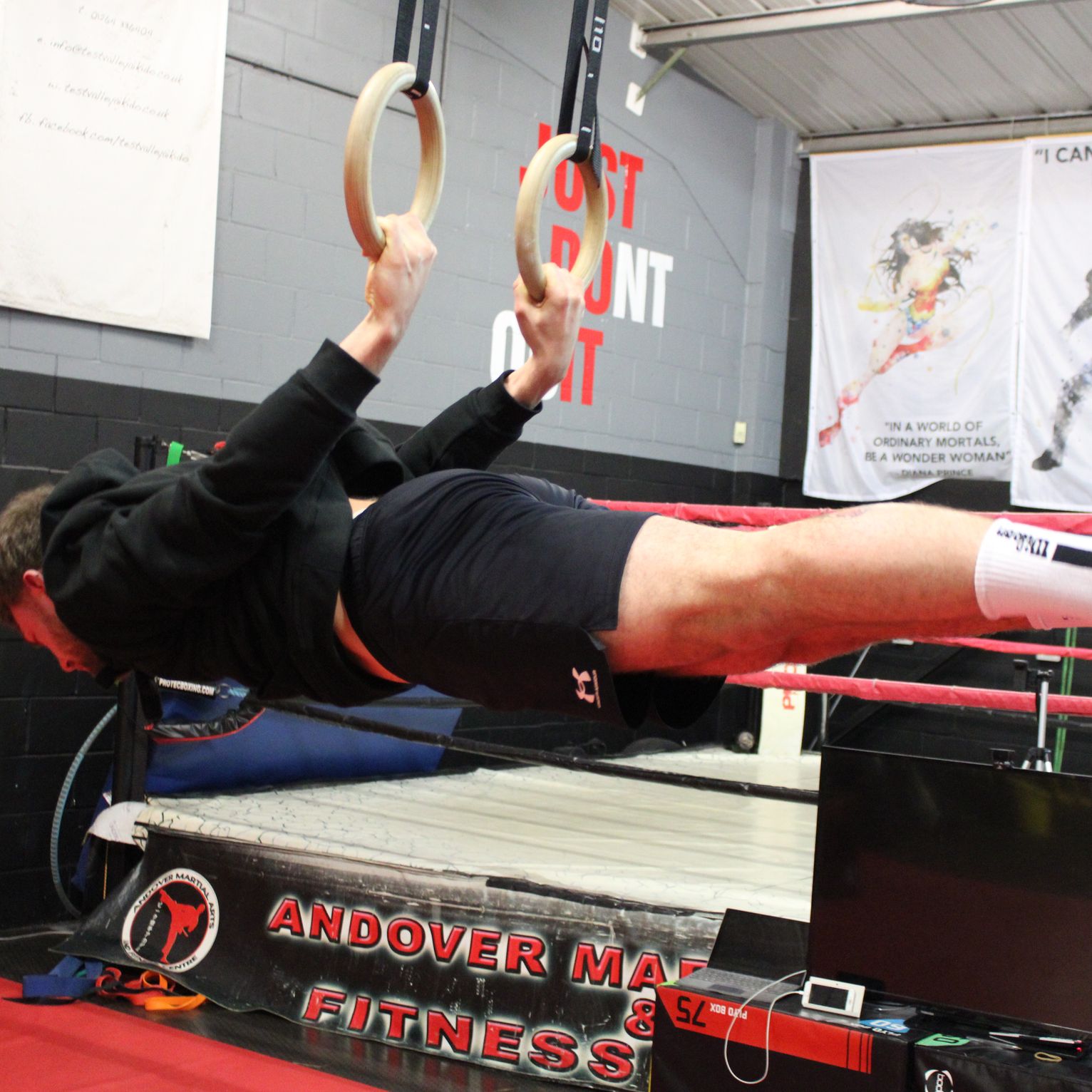 A full calisthenics class at CaliFit